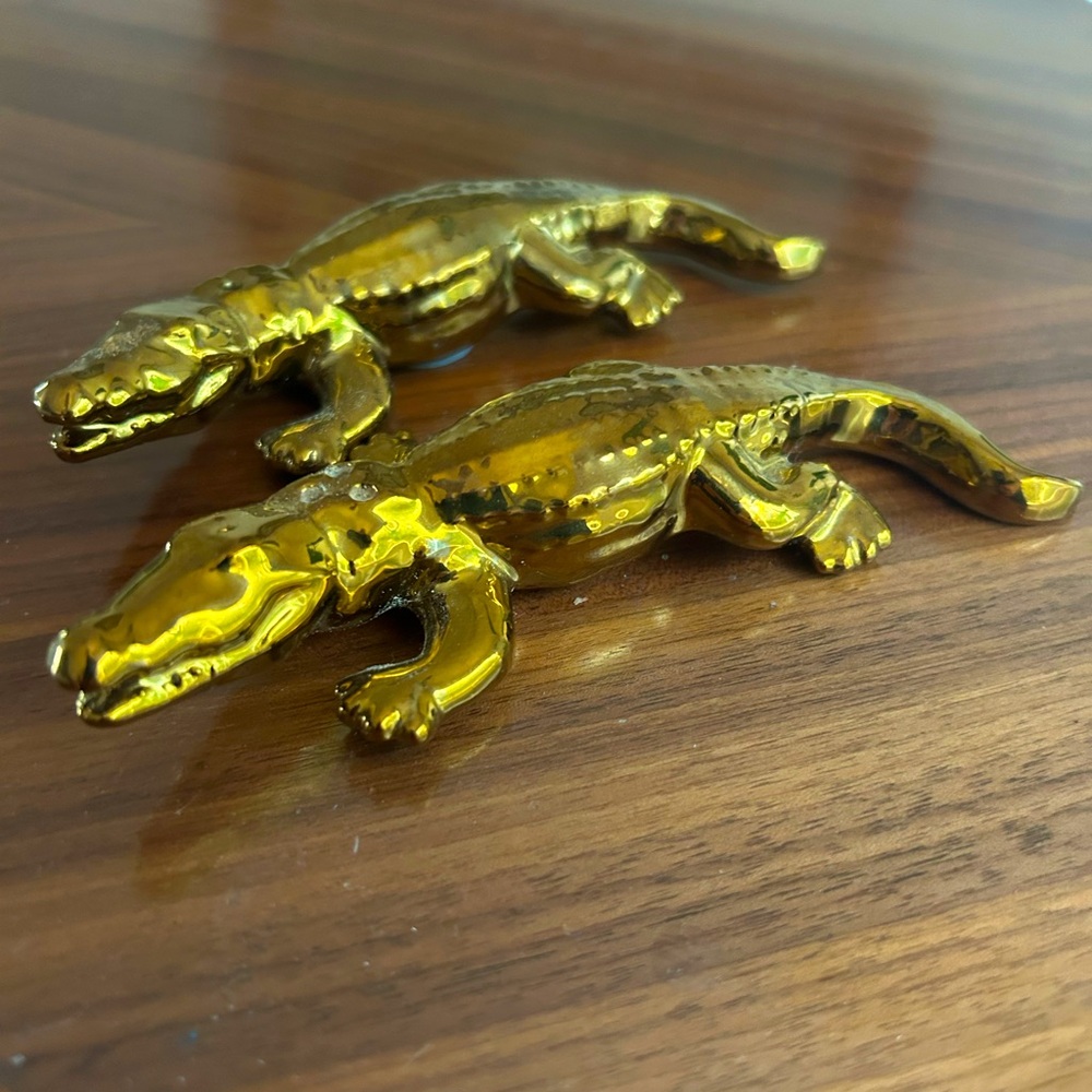 Alligator salt and pepper shakers